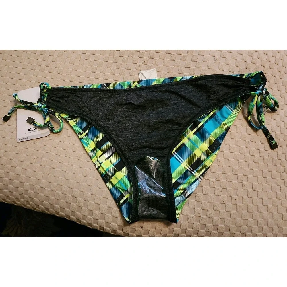 Bikini  Swimsuit Bottoms Reversible Women's By Oakley NWT Size XL